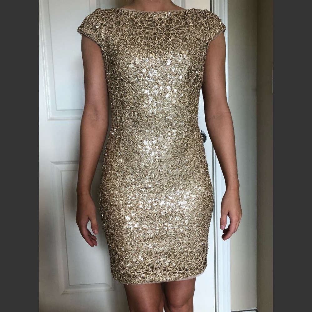 ✨Adrianna Papell Gold Sequin V-Back Dress Size 2